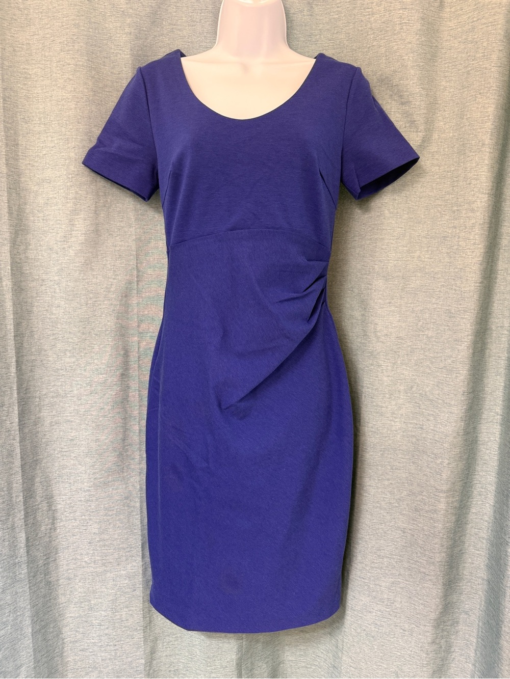 BODEN US 6P. Classic Short Sleeve Scoop Neck Ponte Sheath Dress in Mid Blue